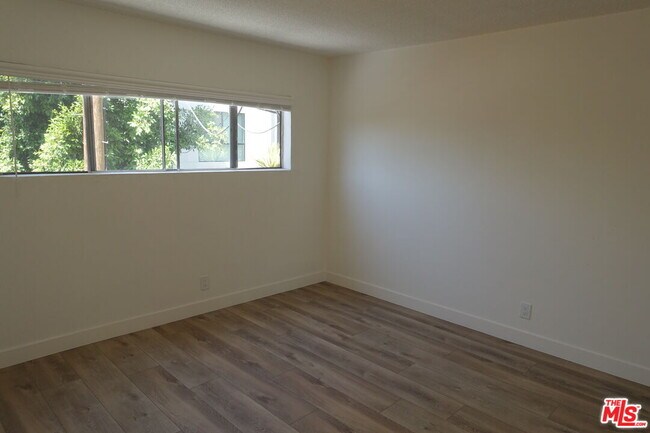 Building Photo - 1301 N Mansfield Ave