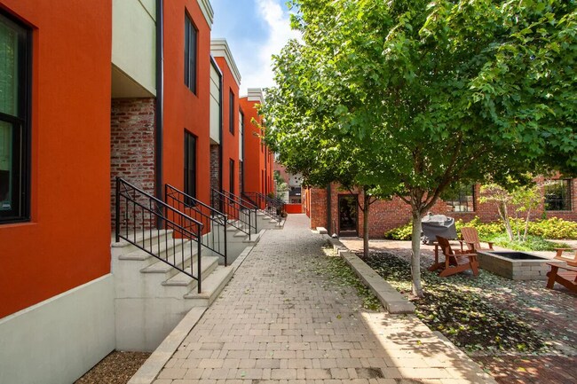 Building Photo - 205 Mews Way