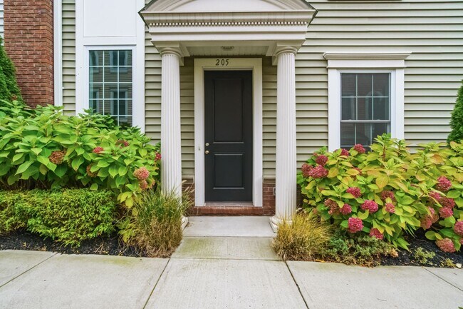 Building Photo - 205 Roosevelt Dr