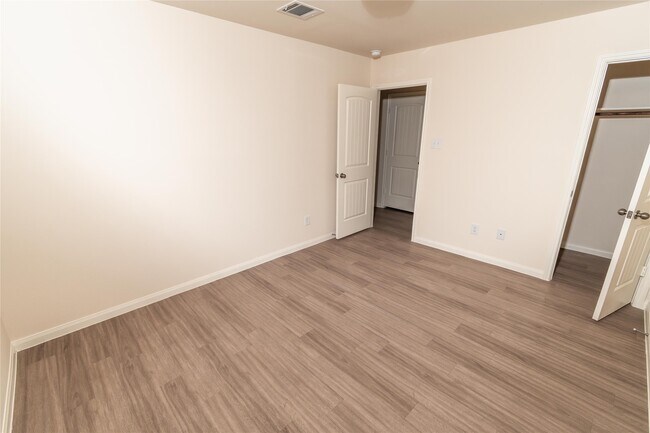 Building Photo - 4259 Silver Ranch Rd