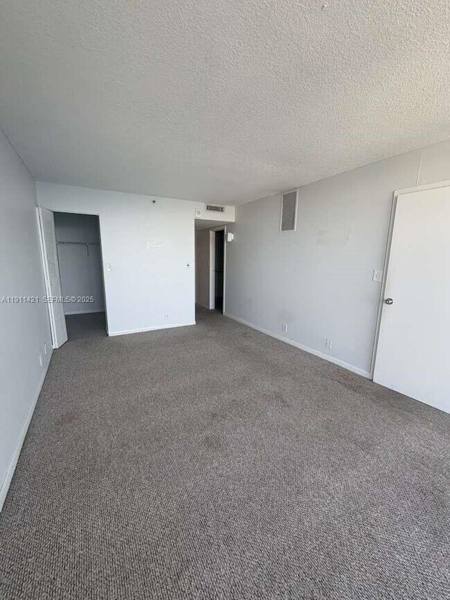 Building Photo - 7601 E Treasure Dr