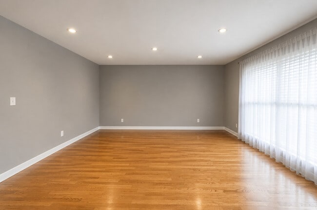 Building Photo - 8157 W Smith Ln