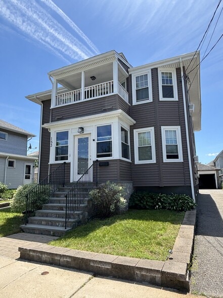 Building Photo - 153 Alder St