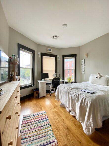 Building Photo - 46 Creighton St