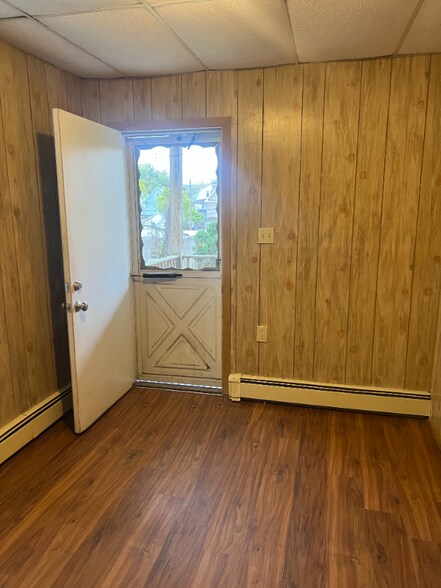 Building Photo - 128-130 Barney St