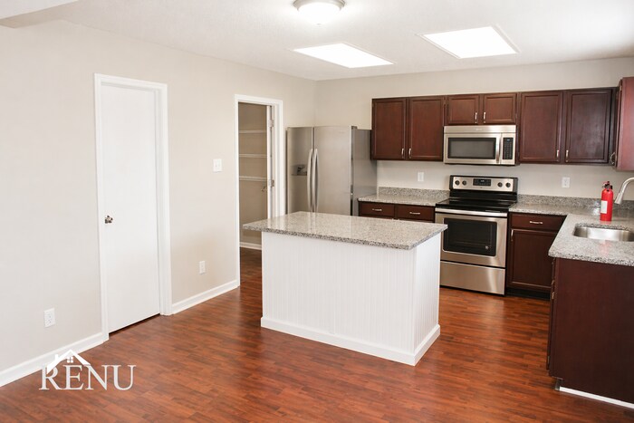 Building Photo - 6641 W Jamestown Dr