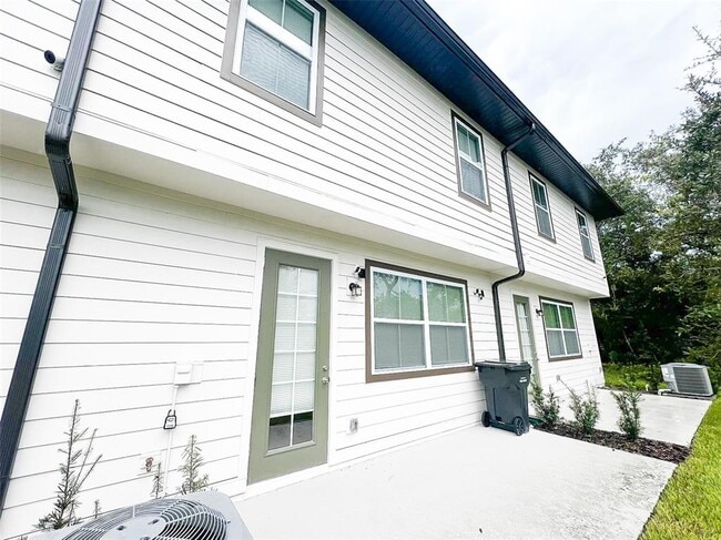 Building Photo - 868 Longboat Dr