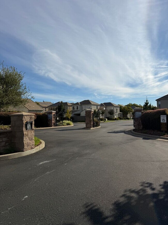 Building Photo - 9026 Crescenda Ln