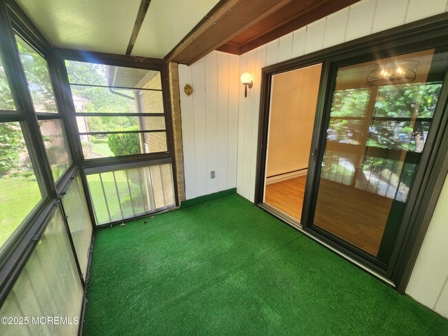 Building Photo - 38 Meadow Green Cir