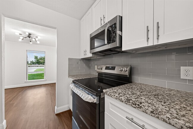 Building Photo - 509 Southern Oaks Dr