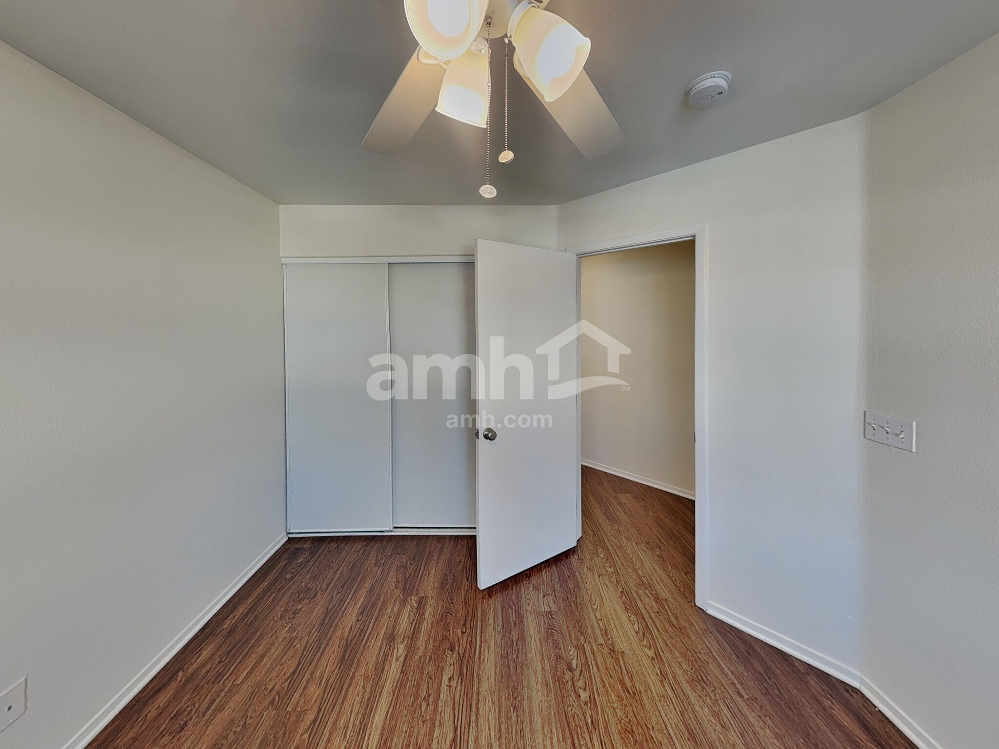 Building Photo - 1951 Silver Whisper Ave