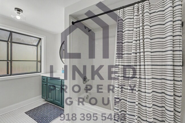 Building Photo - Beautiful Maple Ridge Home