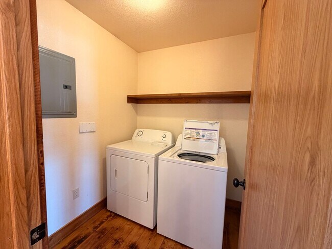 Building Photo - 938 St Joe St