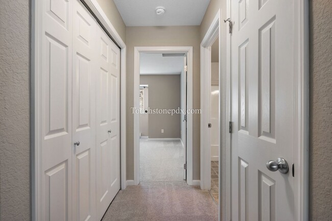 Building Photo - Updated 1BR, 1BA Condo in Murray Hill