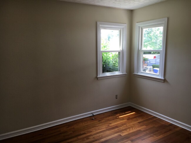 Building Photo - **4-BEDROOM HOUSE W/ GARAGE IN NORTH COLUM...