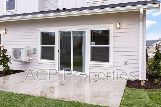 Building Photo - 2284 Brome St