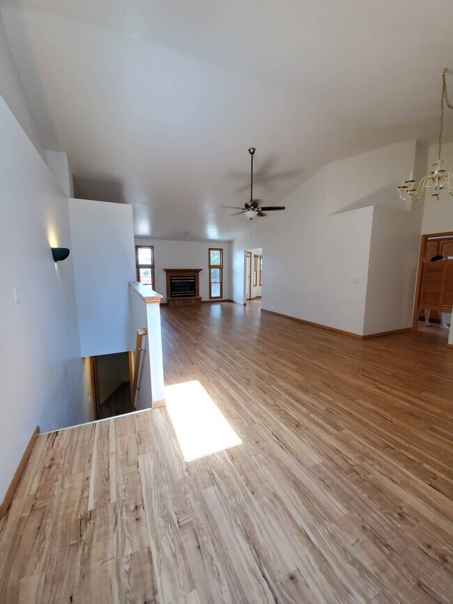 Building Photo - 5601 W 18th St
