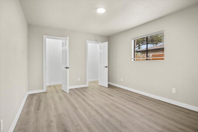 Building Photo - 502 Pin Tail Ln