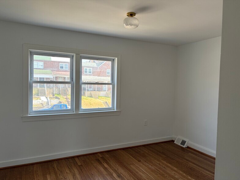 Building Photo - 546 47th St