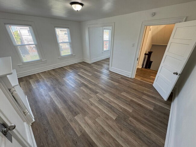 Building Photo - Enormous Completely Updated 4-Bedroom 1-Bath House w/ Flat Yard!!!