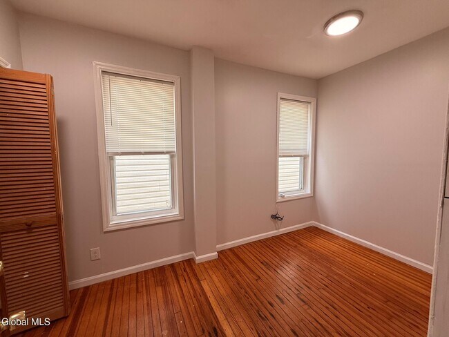 Building Photo - 531 Hamilton St