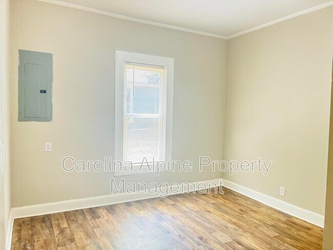 Building Photo - 1219 4th St