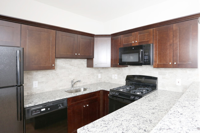 Kitchen - Hilltop Apartments of Totowa