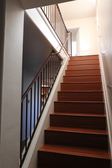 Building Photo - 14518 Marilla Ave