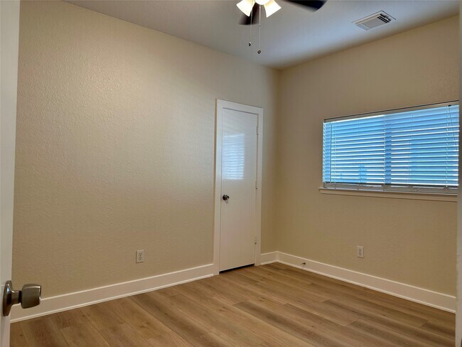 Building Photo - 7642 Chalk Hill