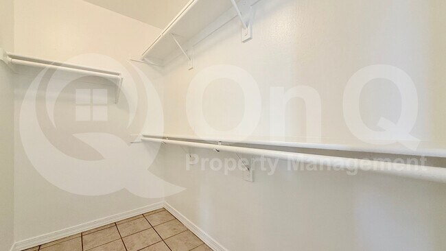 Building Photo - 307 N Red Rock St