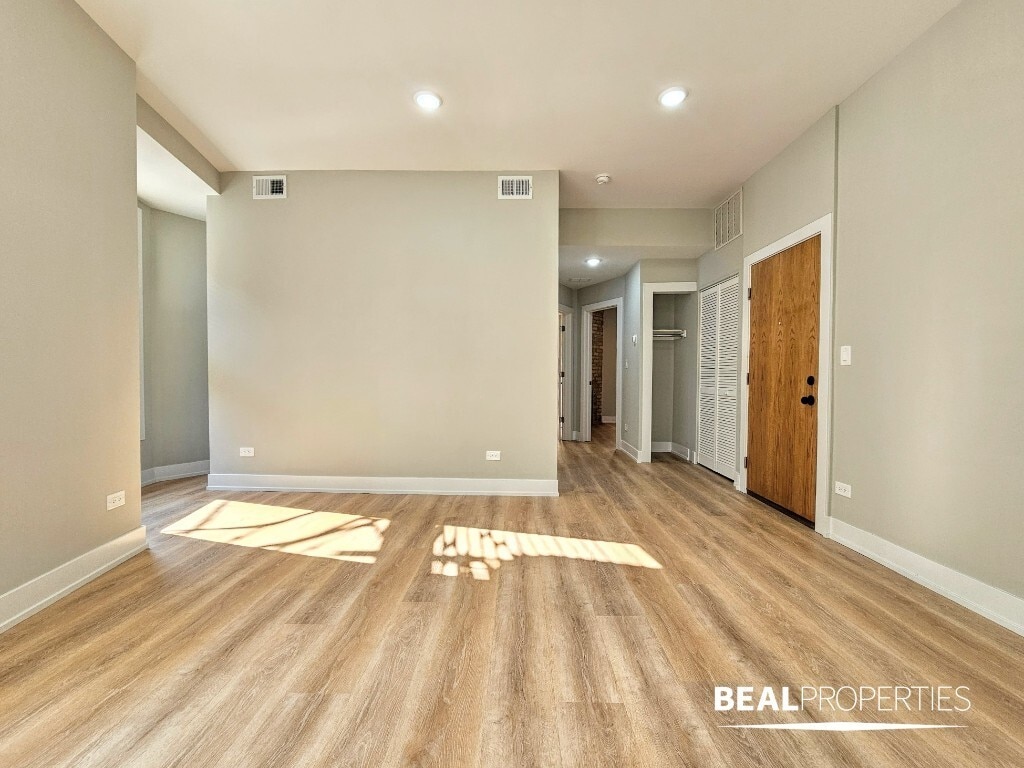 Building Photo - 428 W Belden Ave