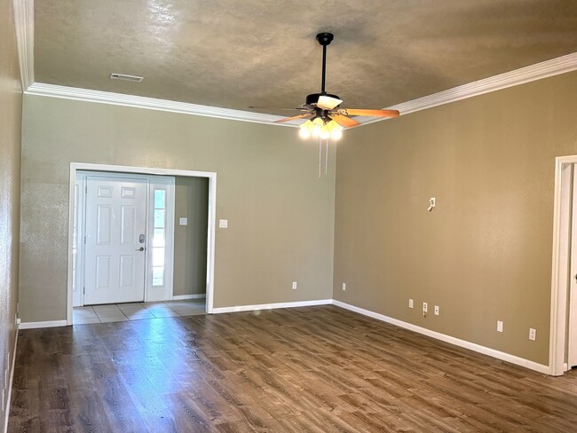 Building Photo - 1505 Richland Ct N