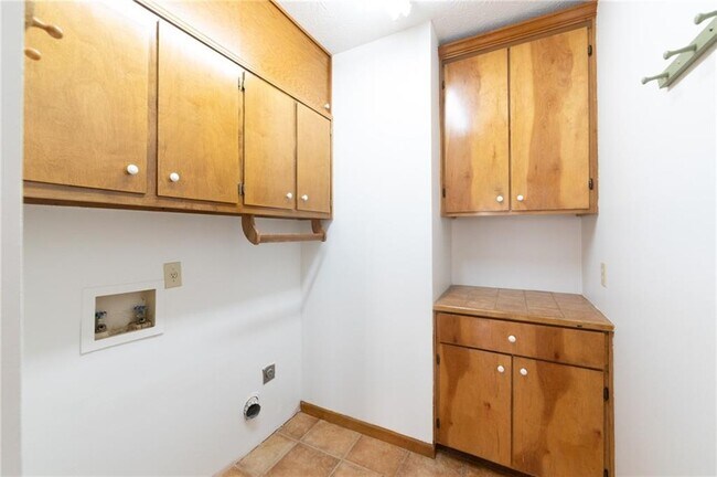 Building Photo - 487 Ravinia Way