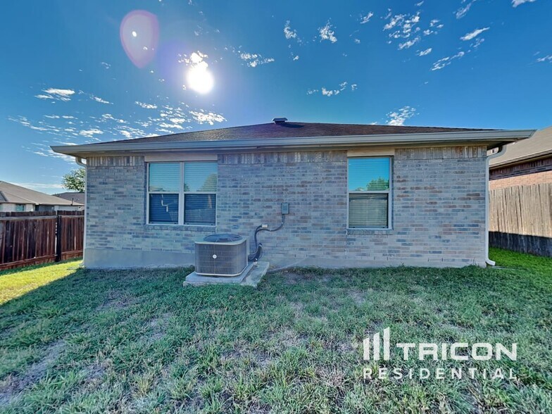 Building Photo - 9603 Kennebec Way
