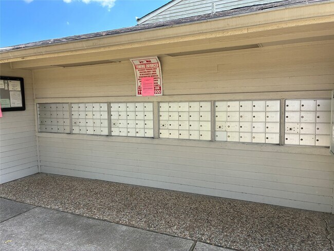 Building Photo - 6401 Deihl Rd