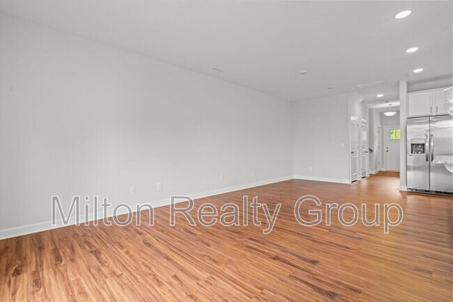 Building Photo - 45 Village Edge Dr