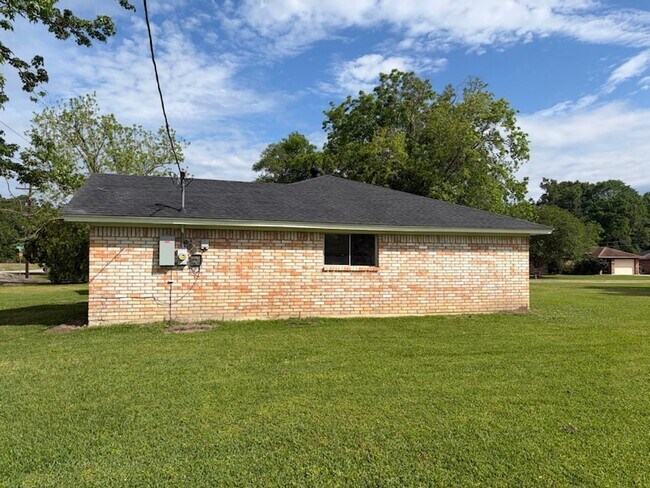 Building Photo - 5890 Helbig Rd