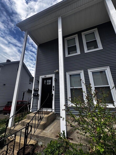 Building Photo - 286 Lake Ave