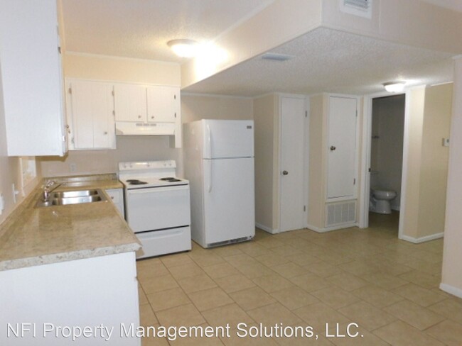 Building Photo - 3 br, 1.5 bath House - 5820 Sanders Street...