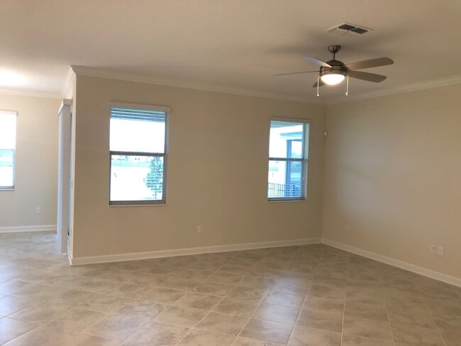 Building Photo - Lakefront Single Story 3/2 Home  FREE wash...