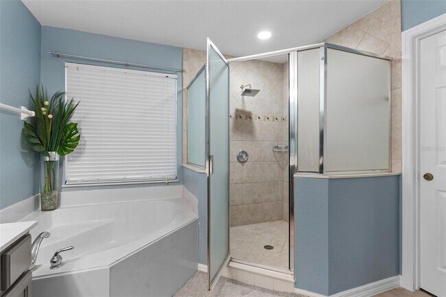 Building Photo - 215 Gleneagles Dr