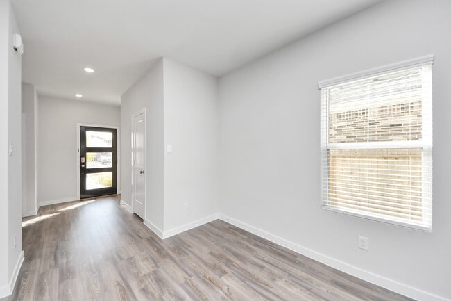 Building Photo - 5819 Blue Grama Dr