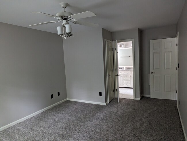 Building Photo - 300 Arlington Ridge