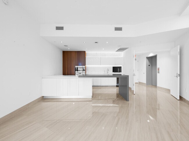 Building Photo - 701 N Fort Lauderdale Beach Blvd