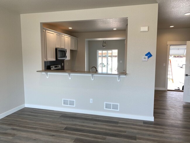 Building Photo - Beautiful BRAND NEW townhome in Chimney Park!