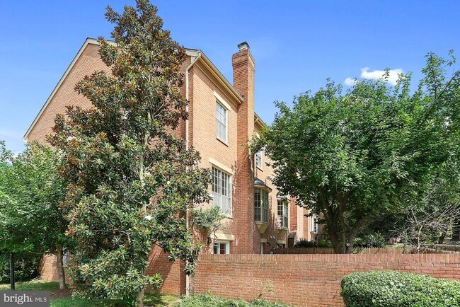 Building Photo - 1454 McLean Mews Ct