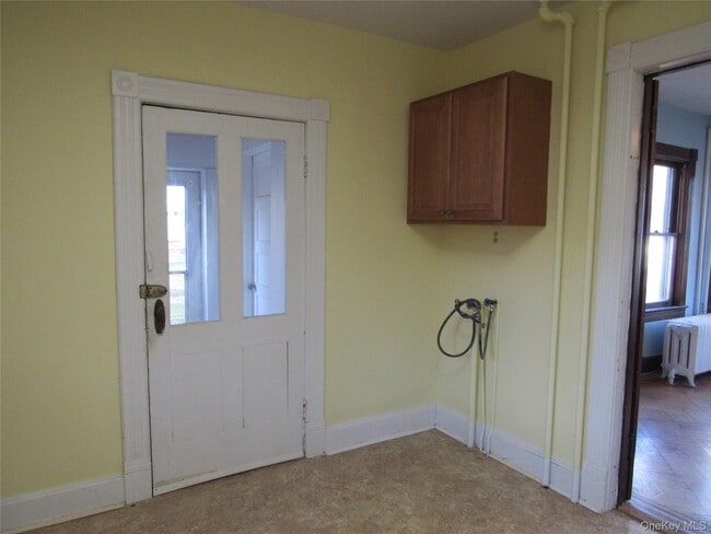 Building Photo - 98 Main St