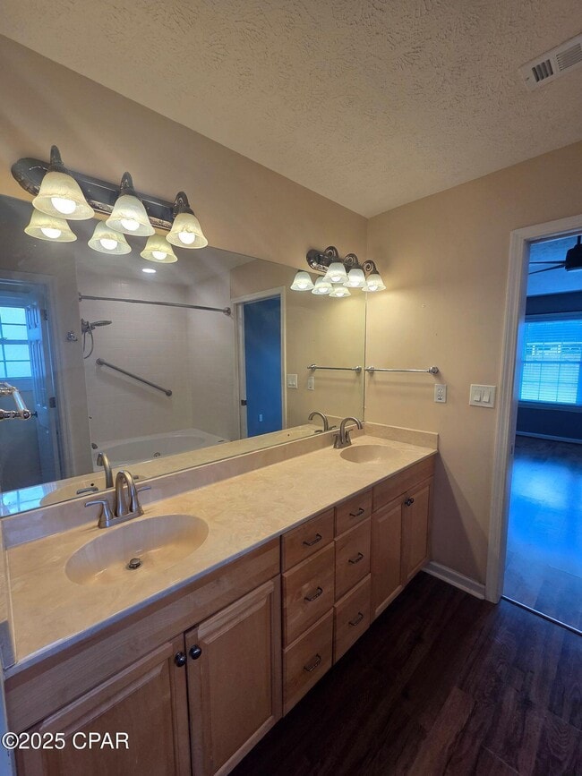 Building Photo - 5209 Hickory St