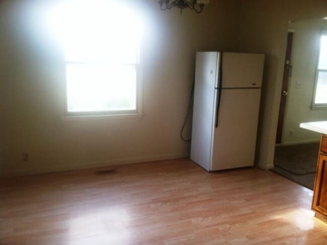 Building Photo - 1128 Napoleon Rd