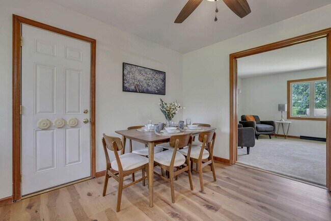 Building Photo - 3695 Montclair Dr